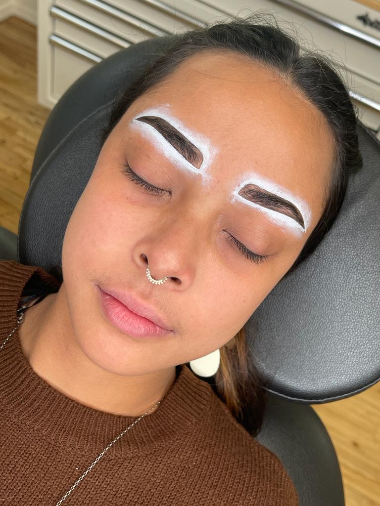 White Liner Pencil for Pre Draw